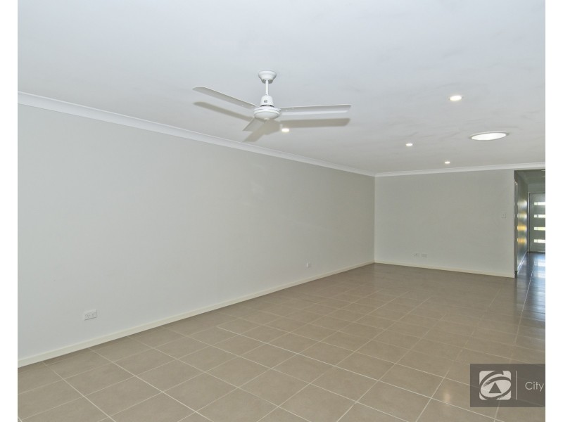 1/2 Linton Street, Loganlea QLD 4131