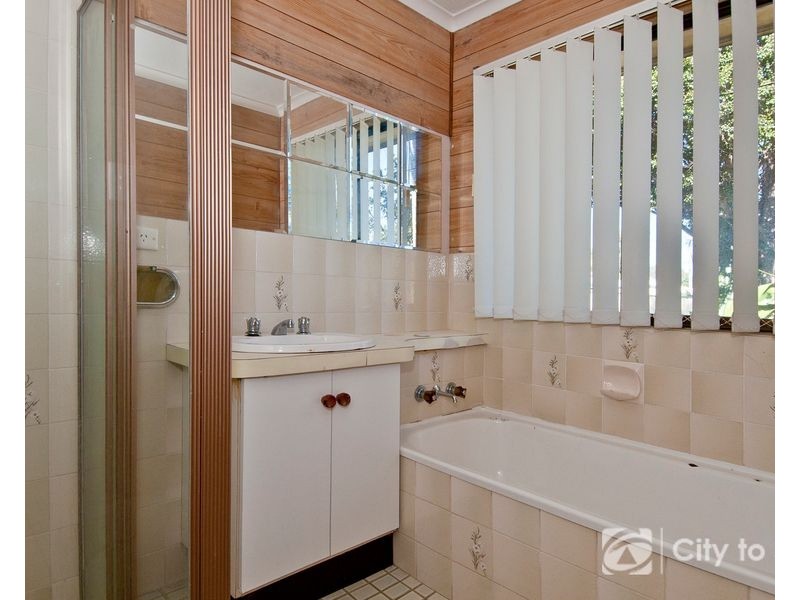 105 Waratah Drive, Crestmead QLD 4132