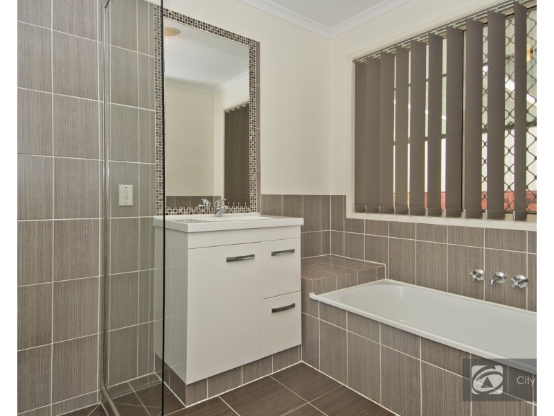 35 Schonwerder Drive, Windaroo QLD 4207