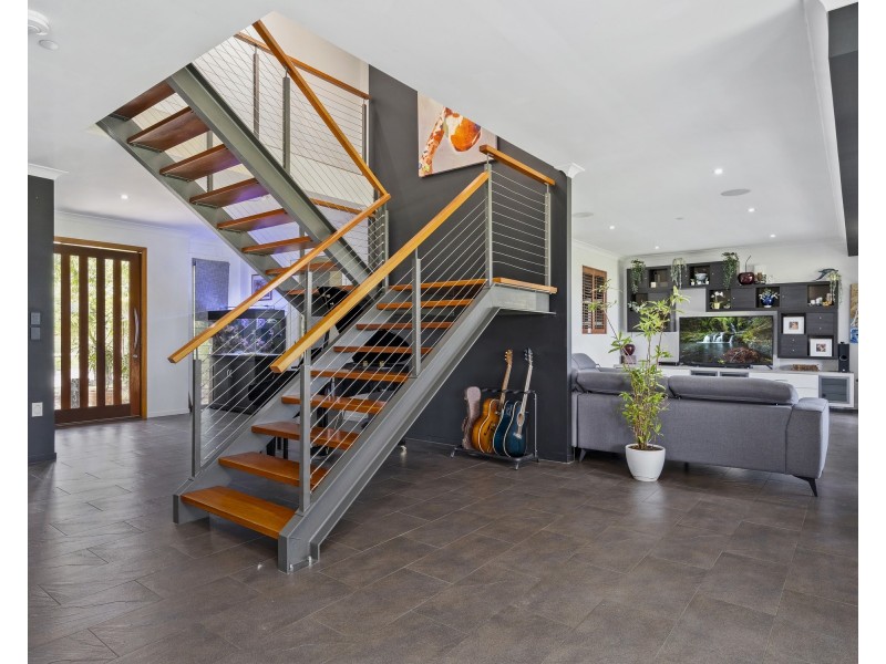 8 Riverside Terrace, Windaroo QLD 4207