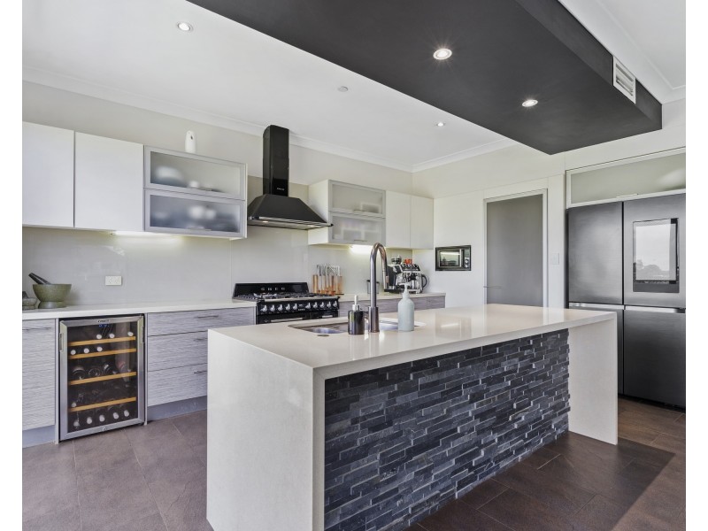 8 Riverside Terrace, Windaroo QLD 4207