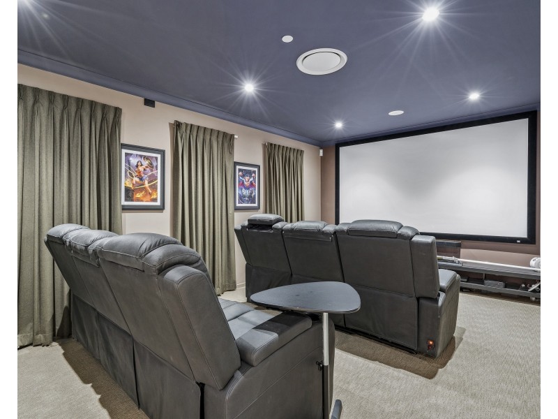 8 Riverside Terrace, Windaroo QLD 4207