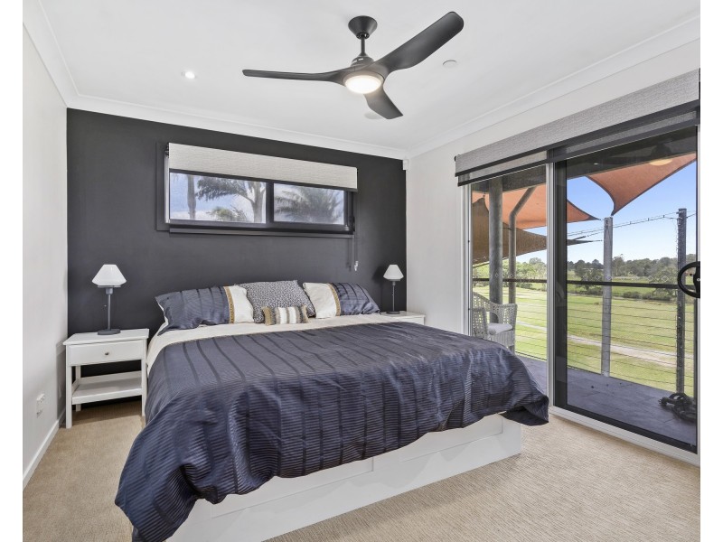 8 Riverside Terrace, Windaroo QLD 4207