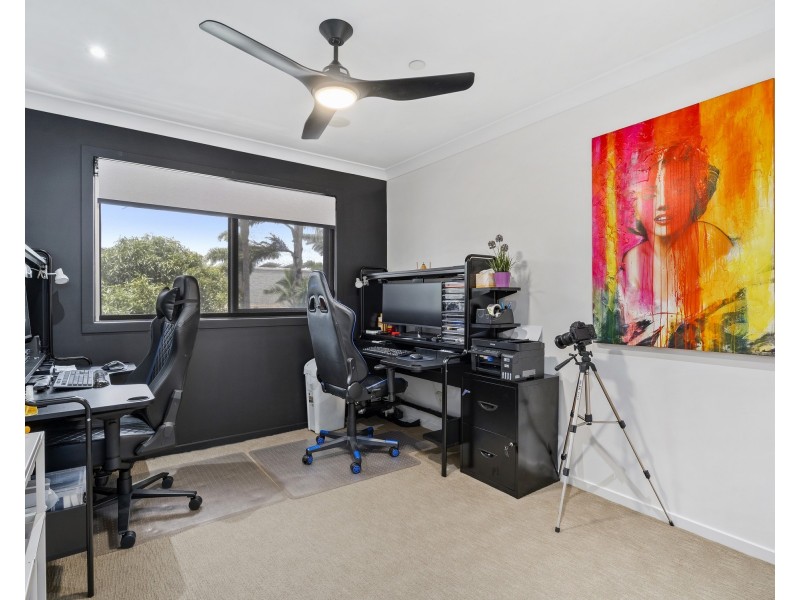 8 Riverside Terrace, Windaroo QLD 4207