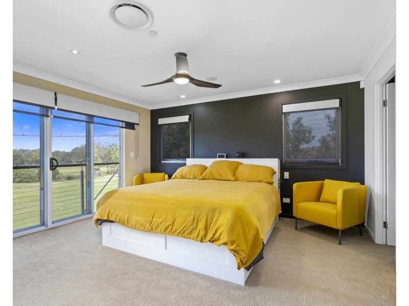 8 Riverside Terrace, Windaroo QLD 4207