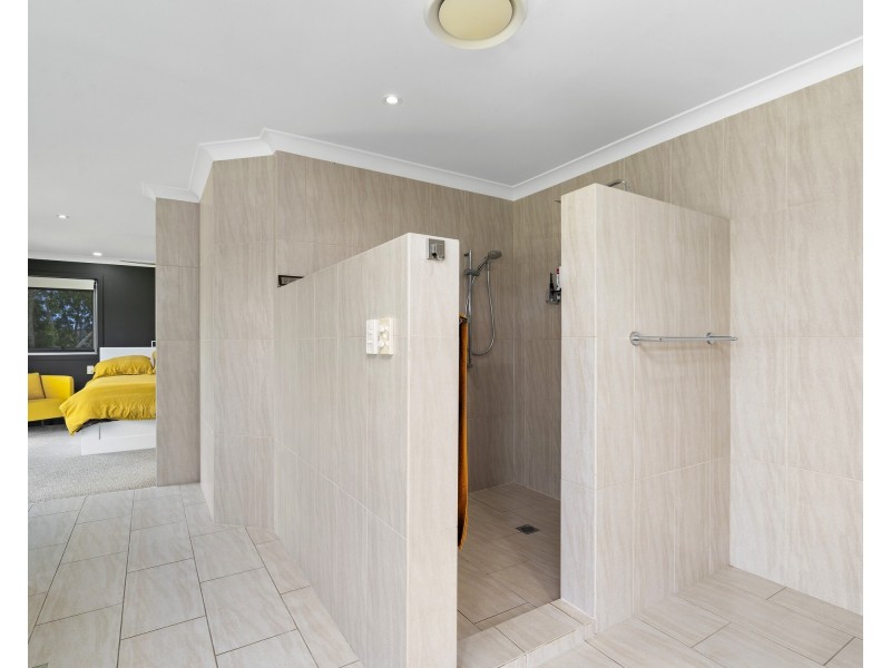 8 Riverside Terrace, Windaroo QLD 4207