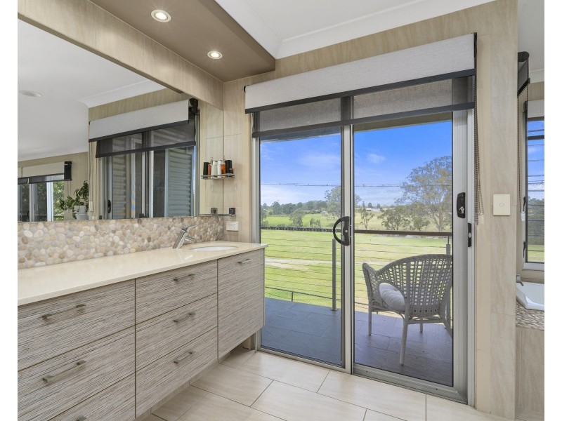 8 Riverside Terrace, Windaroo QLD 4207