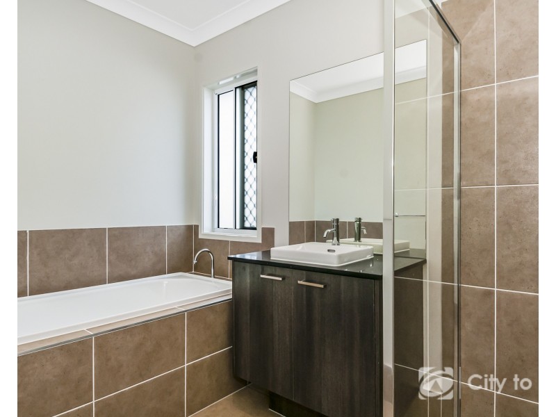 9 Greenview Circuit, Arundel QLD 4214