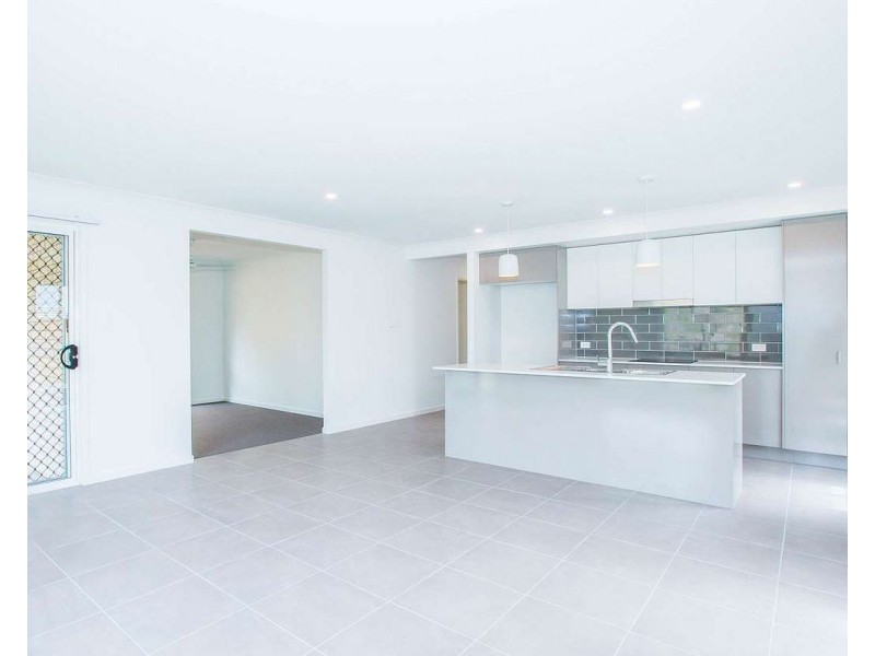 26 First Street, Holmview QLD 4207