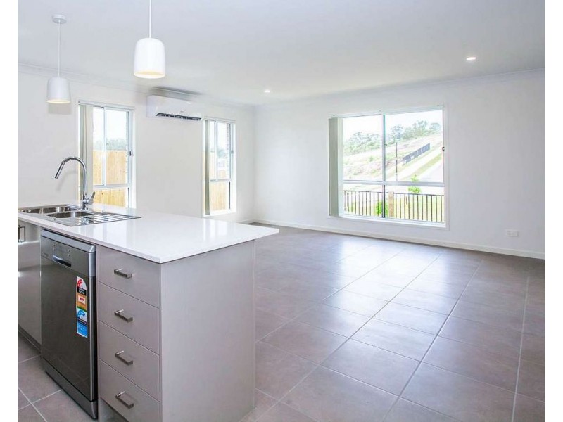 26 First Street, Holmview QLD 4207