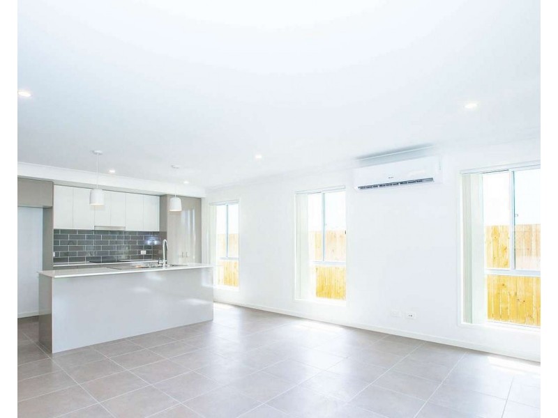 26 First Street, Holmview QLD 4207