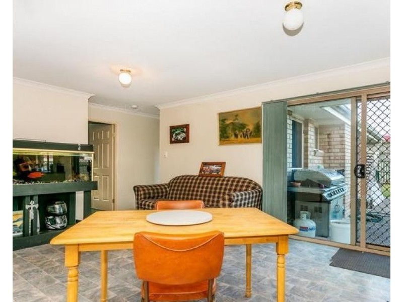 11 Robert South Drive, Crestmead QLD 4132