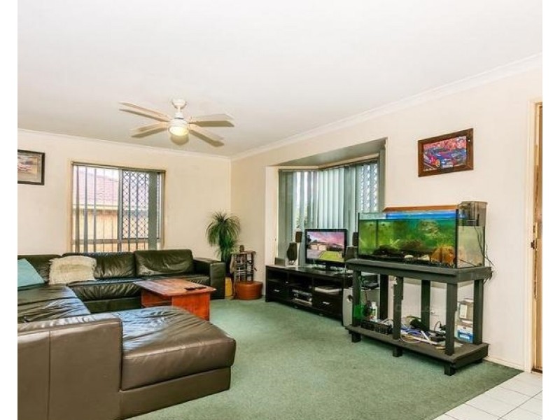 11 Robert South Drive, Crestmead QLD 4132