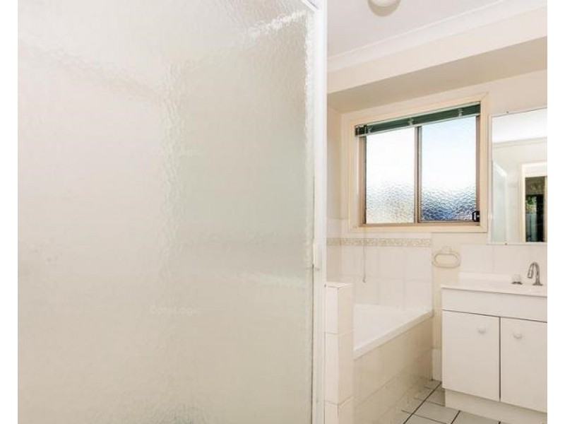 11 Robert South Drive, Crestmead QLD 4132