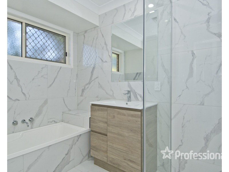 3 Riley Court, Windaroo QLD 4207