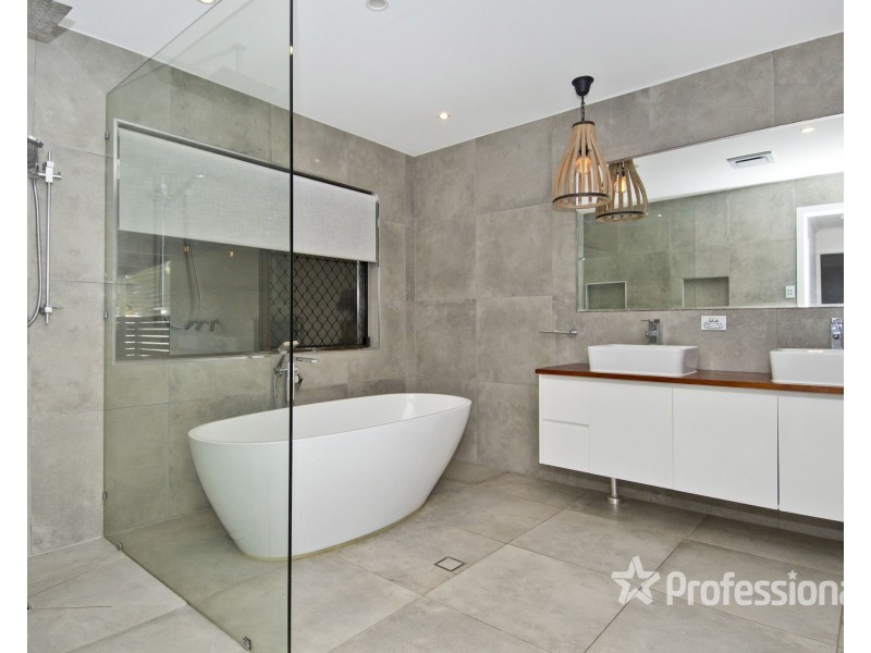 63 Kaiser Drive, Windaroo QLD 4207