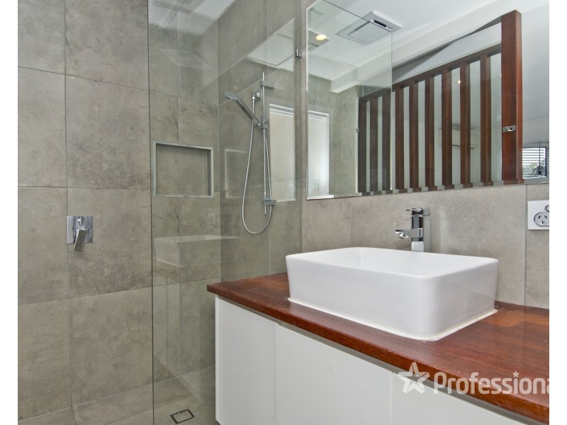 63 Kaiser Drive, Windaroo QLD 4207