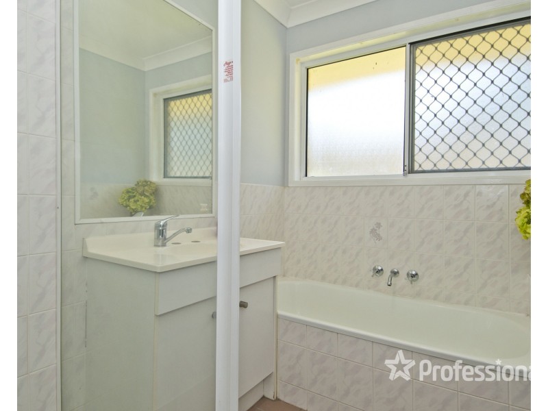 8 Kummara Road, Edens Landing QLD 4207