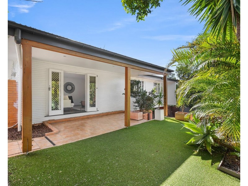 15 Coleridge Street, Stafford Heights QLD 4053