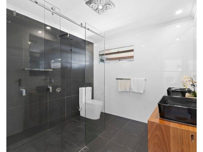 15 Coleridge Street, Stafford Heights QLD 4053