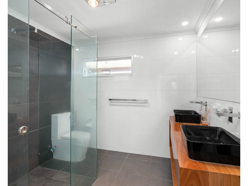 15 Coleridge Street, Stafford Heights QLD 4053