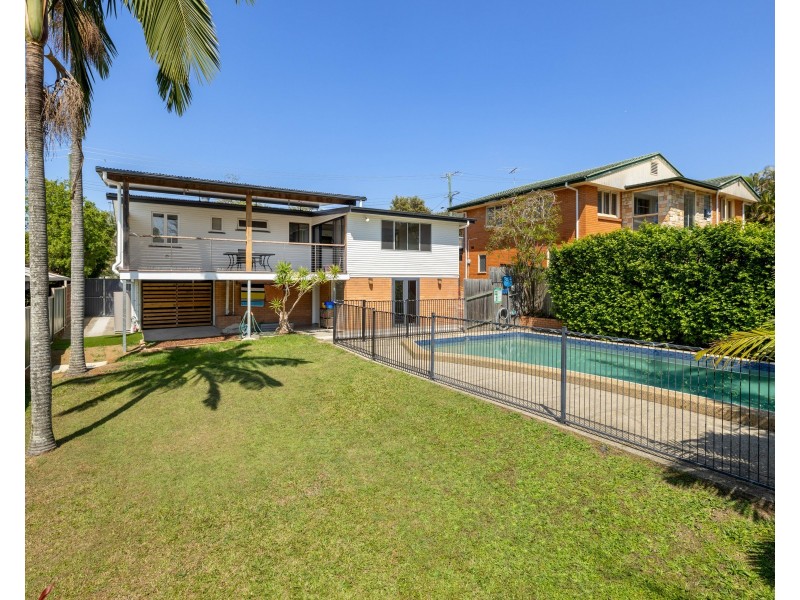 15 Coleridge Street, Stafford Heights QLD 4053