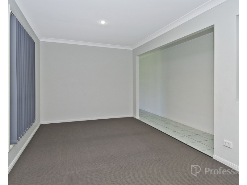 8 Dunne Court, Meadowbrook QLD 4131