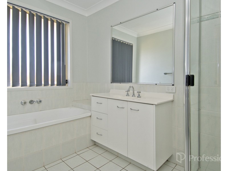 8 Dunne Court, Meadowbrook QLD 4131