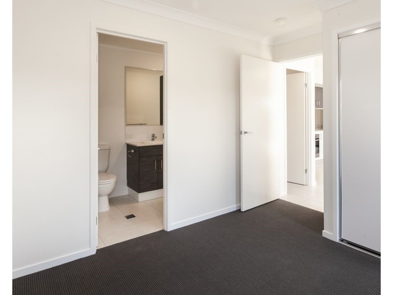 2/23 Haven Drive, Holmview QLD 4207