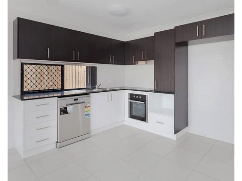 2/45B Pinelands Street, Loganlea QLD 4131