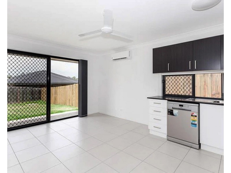 2/45B Pinelands Street, Loganlea QLD 4131