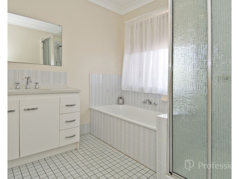 7 Lance Drive, Mount Warren Park QLD 4207