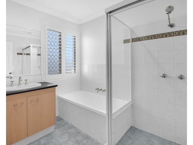 13 Kite Circuit, Arundel QLD 4214