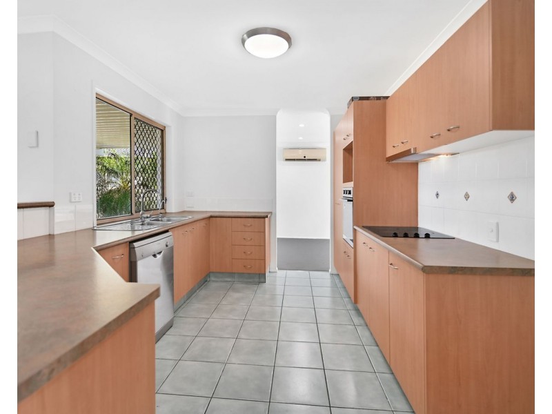 13 Kite Circuit, Arundel QLD 4214