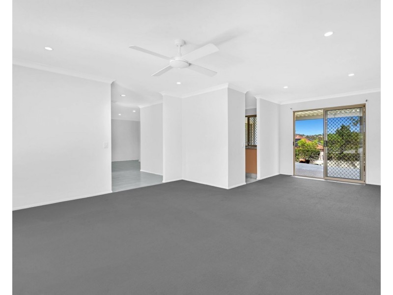 13 Kite Circuit, Arundel QLD 4214