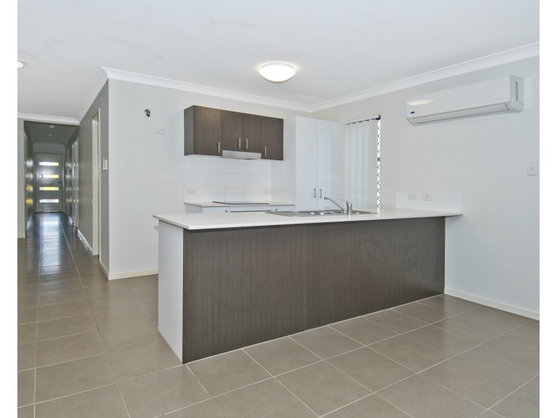 1/2 Linton Street, Loganlea QLD 4131