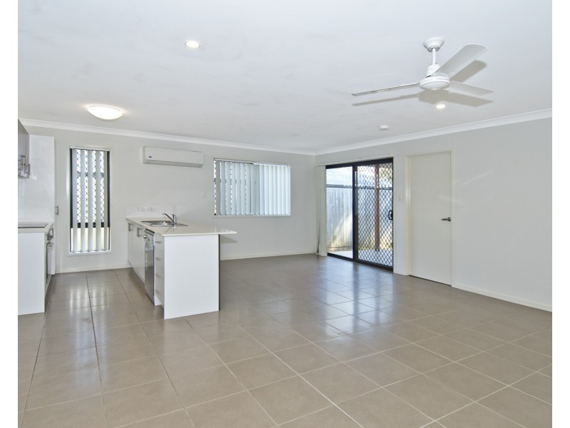 1/2 Linton Street, Loganlea QLD 4131
