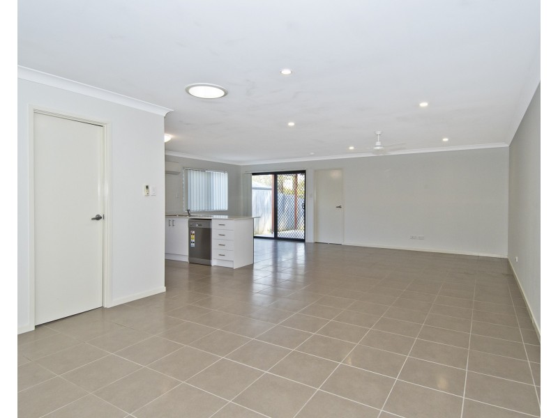 1/2 Linton Street, Loganlea QLD 4131