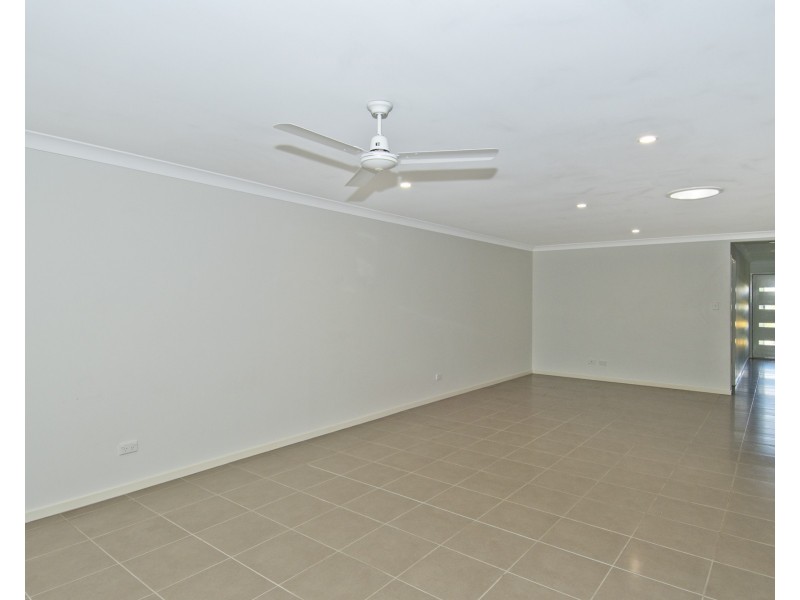 1/2 Linton Street, Loganlea QLD 4131
