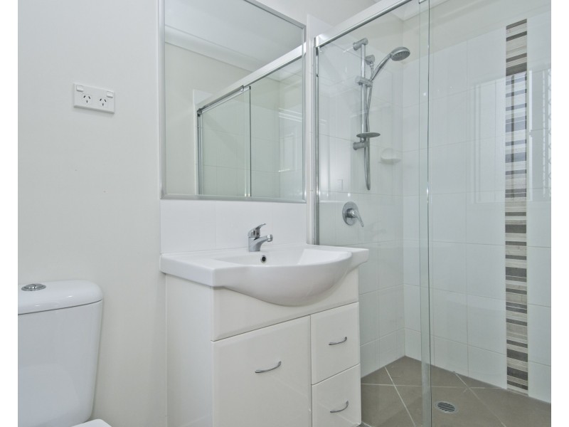 1/2 Linton Street, Loganlea QLD 4131