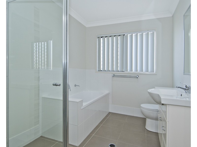 1/2 Linton Street, Loganlea QLD 4131