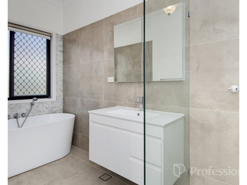 10 Bella Vista Circuit, Edens Landing QLD 4207
