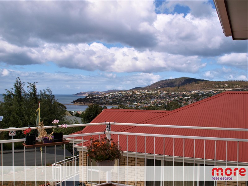 25 Hiern Road, Blackmans Bay TAS 7052