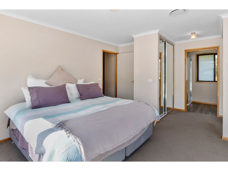 20 Stevens Farm Drive, West Hobart TAS 7000