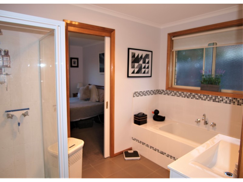 75 Ruth Drive, Lenah Valley TAS 7008