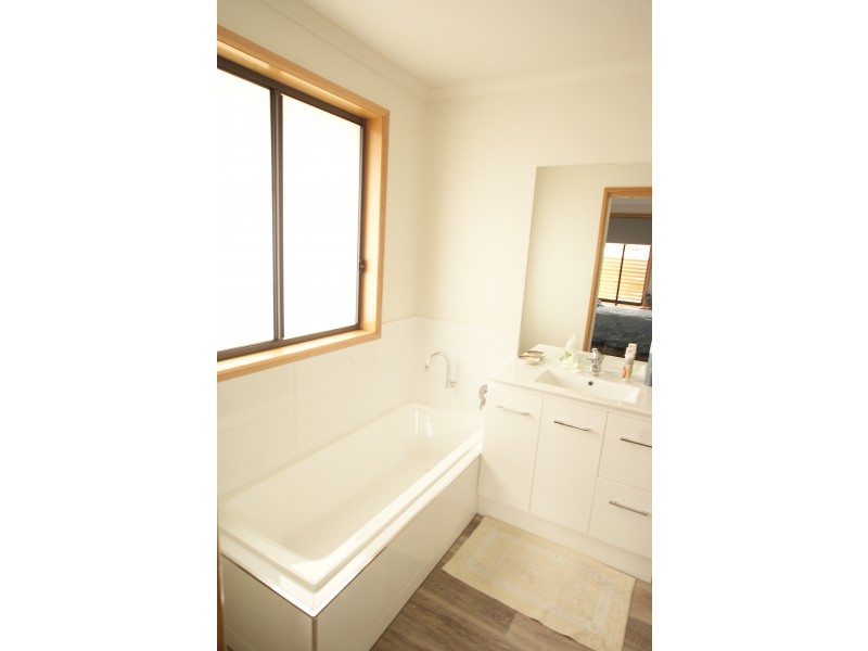 2/9a Eaton Place, Bridgewater TAS 7030