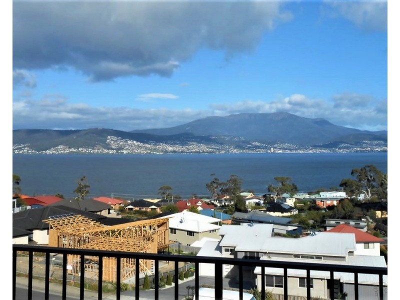 2/644 Oceana Drive, Tranmere TAS 7018