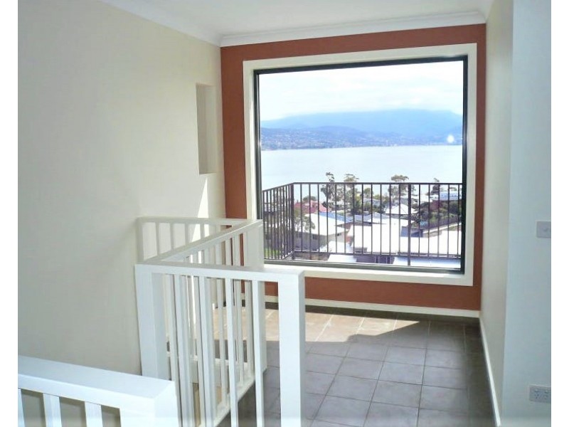 2/644 Oceana Drive, Tranmere TAS 7018