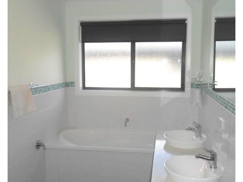 2/644 Oceana Drive, Tranmere TAS 7018