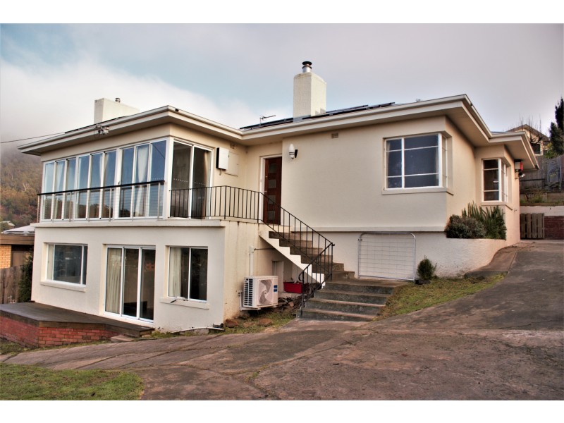 11 Hooper Crescent, Mount Stuart TAS 7000